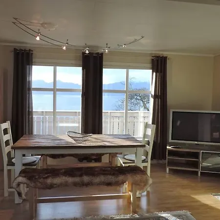 Sommerski, Hytteferie, Trolltunga Holiday home Gausvik